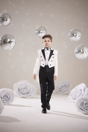 Royal Elegance Boys’ Tuxedo – Timeless Formalwear